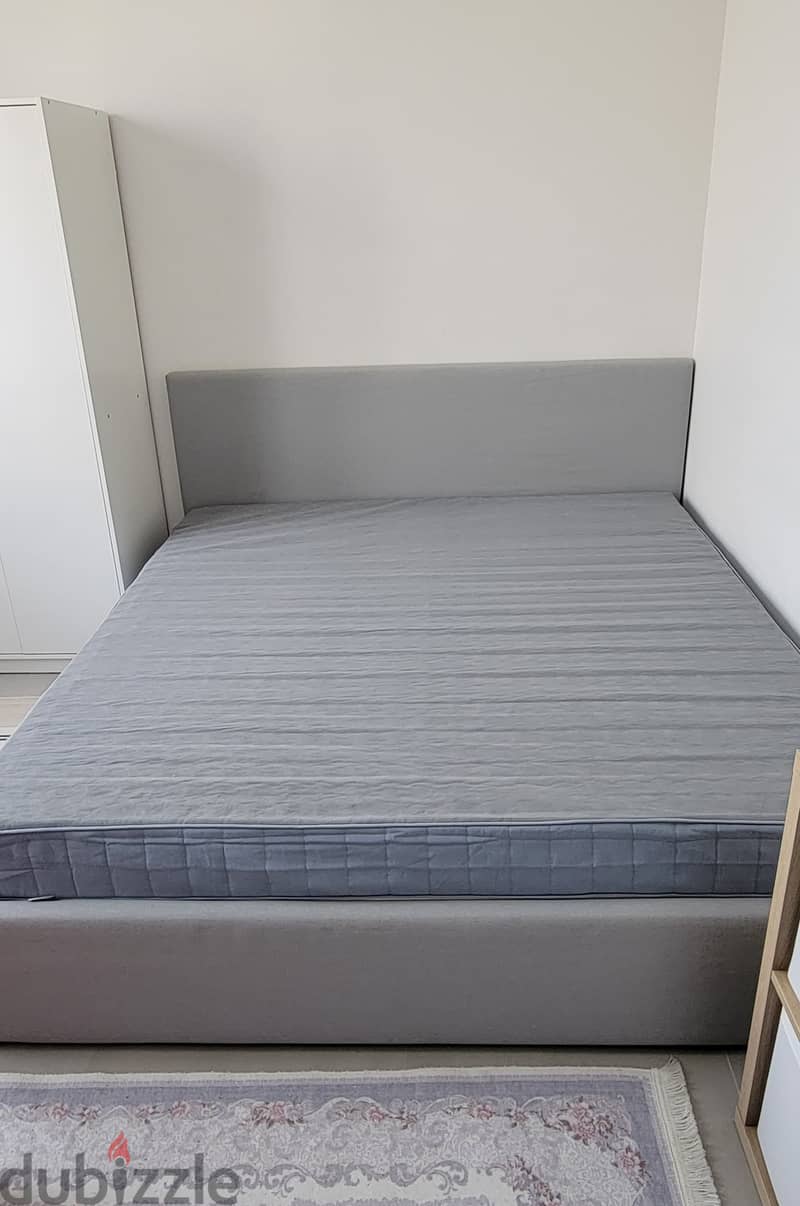 Bed frame - Mattress 180*200cm - Duvet 240x220cm - Pillow (2 Pieces) 0