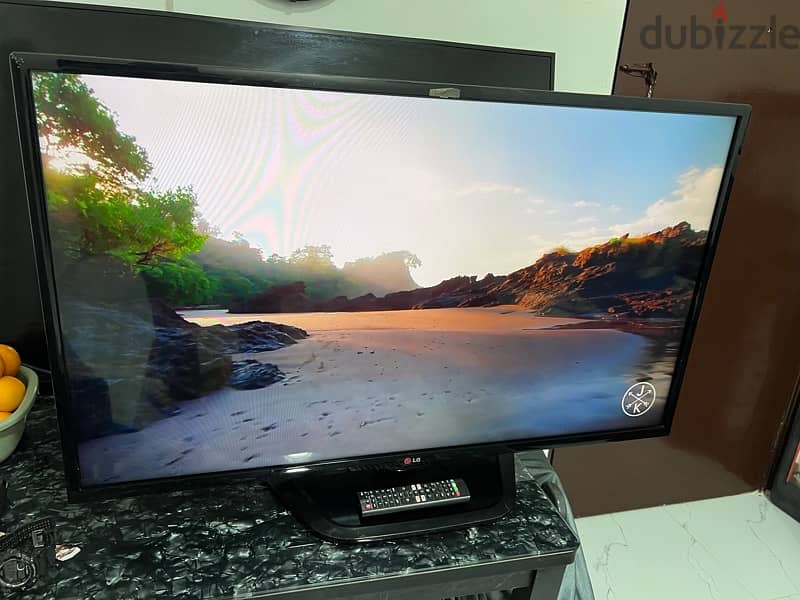 lg smart 43 inch with remote and stand perfect condition no scratches 6