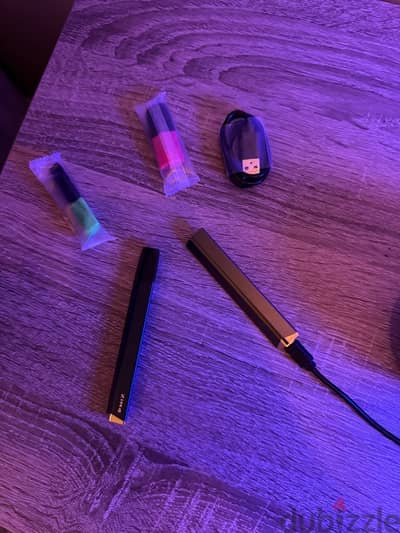 2 phix e-cigarettes + 2 pods + 2 chargers