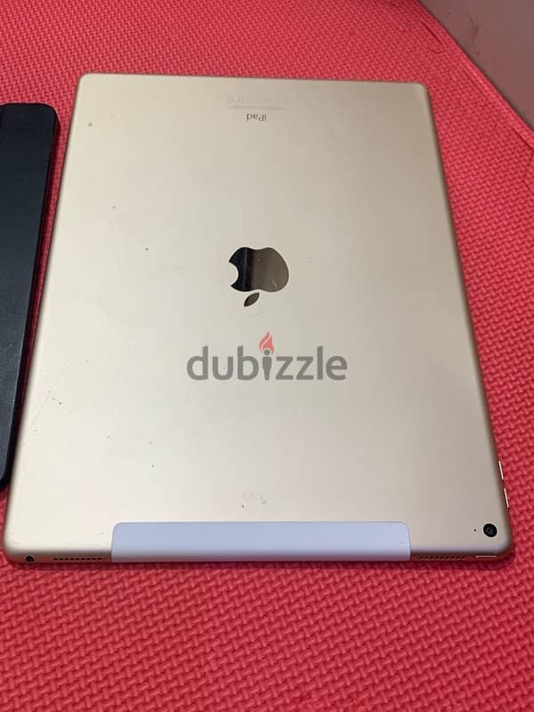 iPad Pro 12.9 inch sim and Wi-Fi 128gb good condition 4