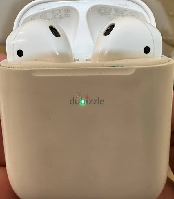 Airpods 2 with wireless charging case 4