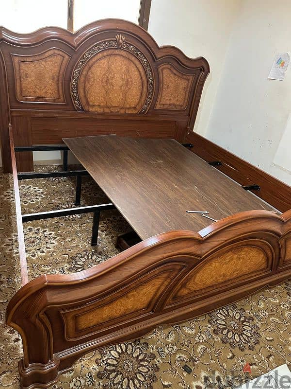 king size bed with 2 side tables & dressing table 2