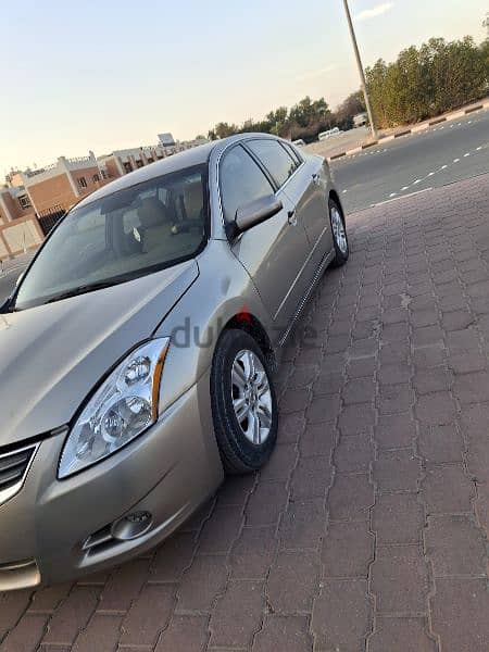 Nissan Altima 2012 4