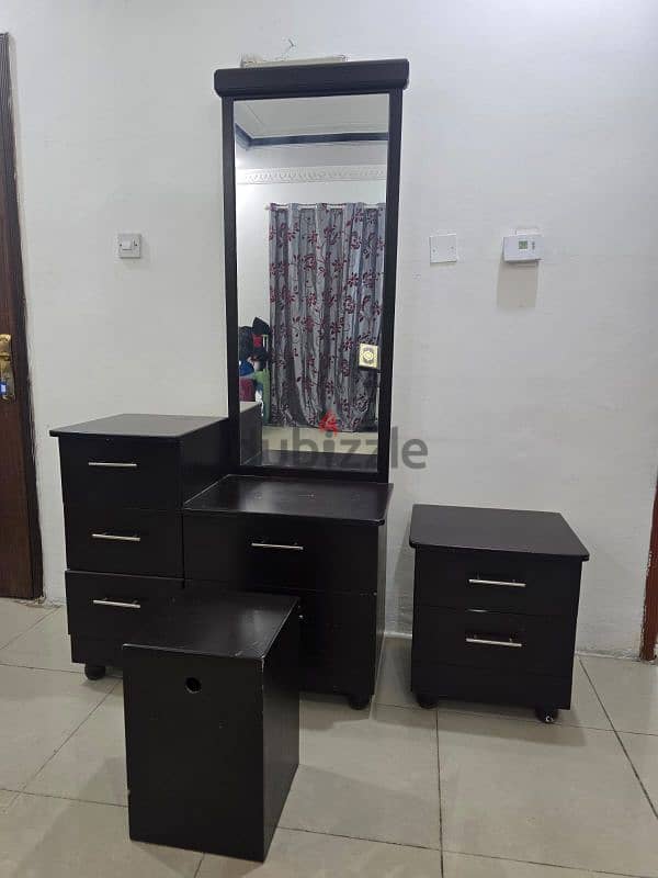 Dressing table with sitting table and side drawer 0