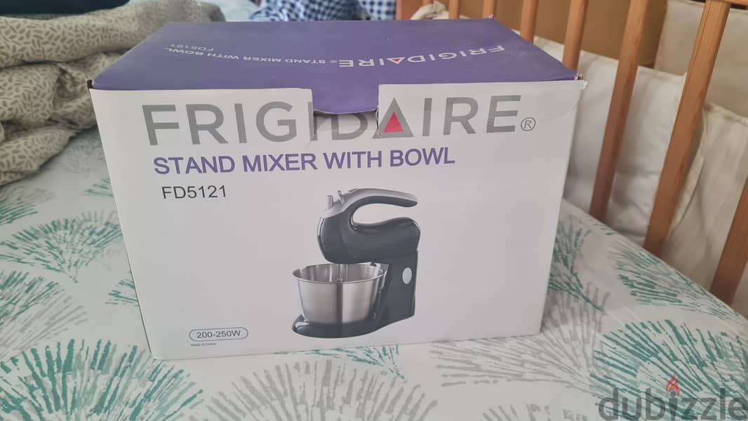 Stand mixer -Frigidaire 0