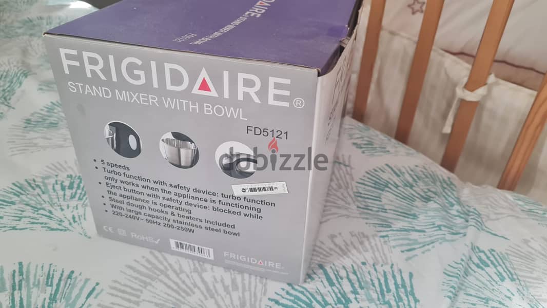 Stand mixer -Frigidaire 1