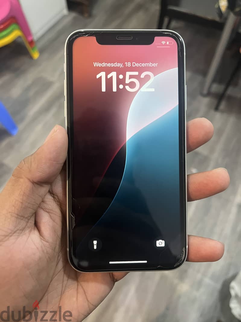 Apple - iPhone XR 0