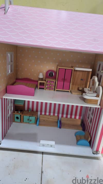 DOLL HOUSE