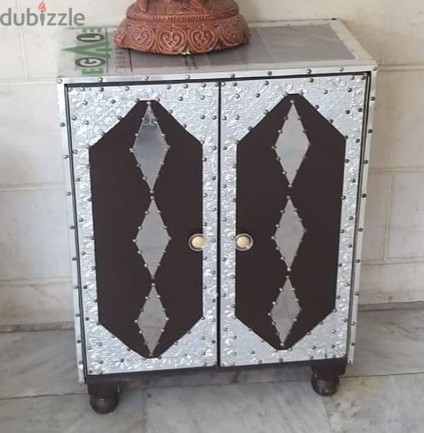 baby cot, small cabinet and vintage vase 1