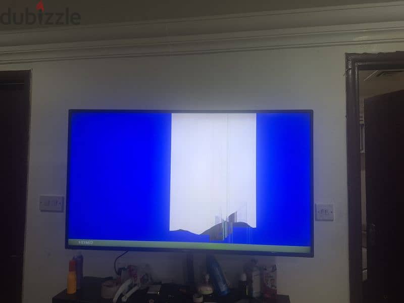 wansa 55 inches LED tv for sale , screen little damaged. 1