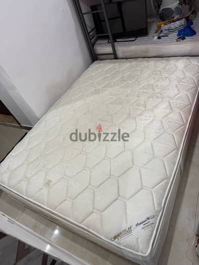 Queen size mattress, excellent condition and clean