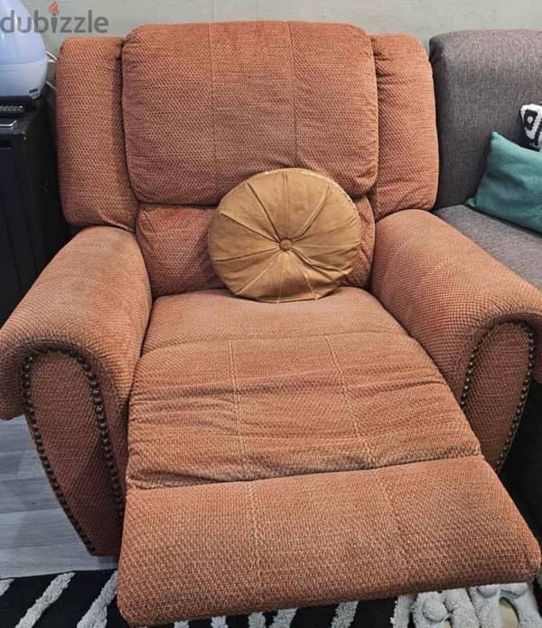 Single recliner 1