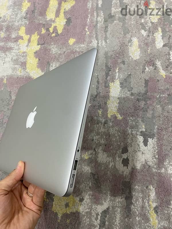 MacBook Air 2015 very clean core i5 8gb ram 128ssd 0