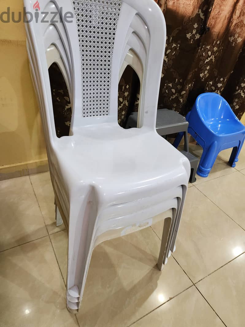 7 chairs available for sale in Salmiya block 10 3