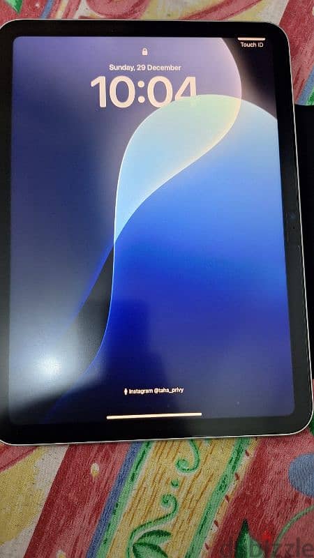 Apple ipad 10th Gen 64 GB - Silver Like New with Box and Warranty 0