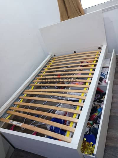 IKEA white bed frame 200×120cm