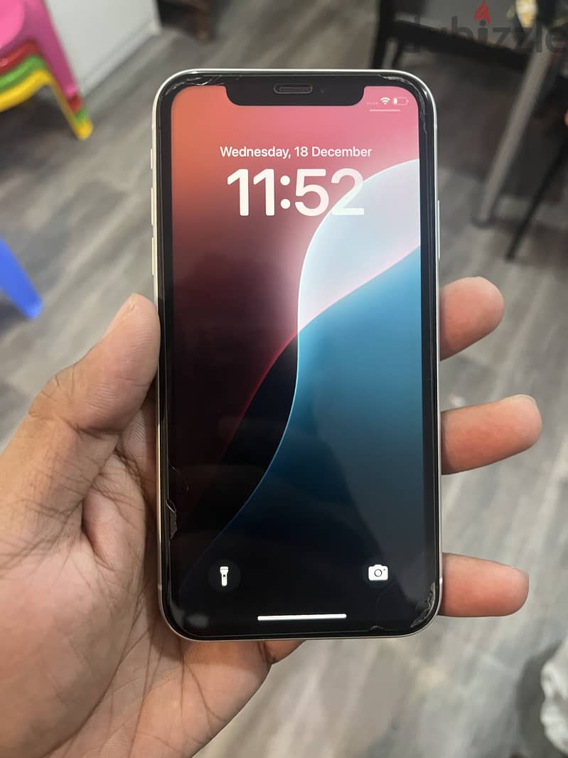 Apple - iPhone XR 0