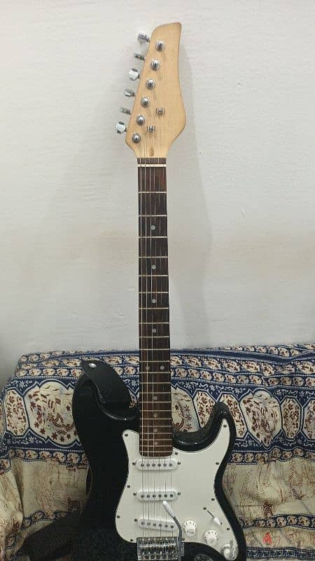 Brand new electric guitar, Never used comes with free equipment 4