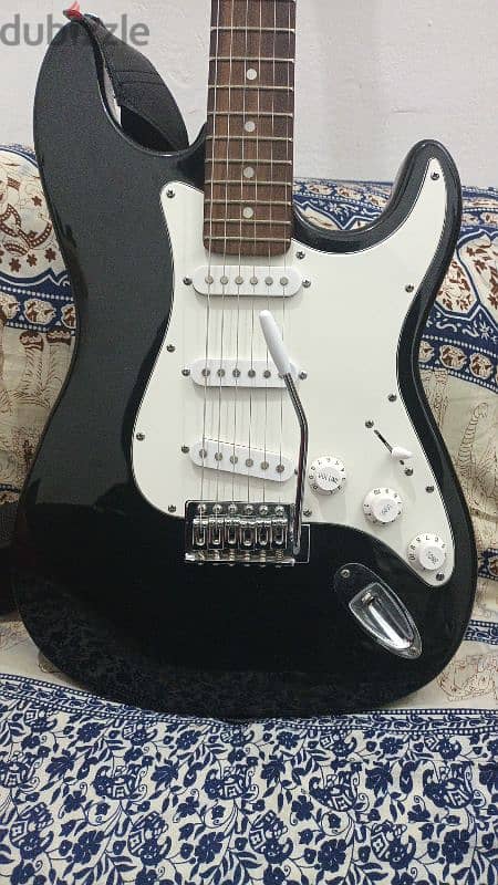 Brand new electric guitar, Never used comes with free equipment 5