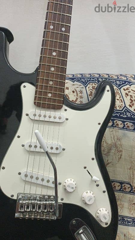 Brand new electric guitar, Never used comes with free equipment 6