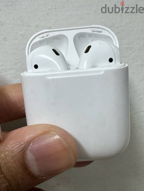 Apple airpods(2nd generation ) 1