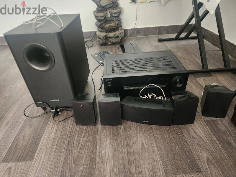 onkyo amp with 5.1 home theatre system. 0