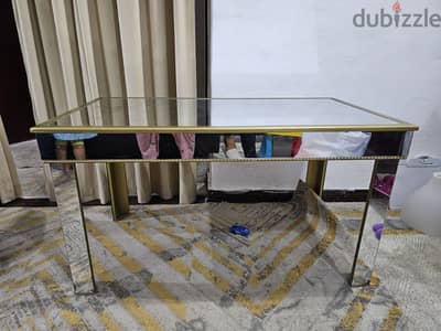 IKEA Table mirror design