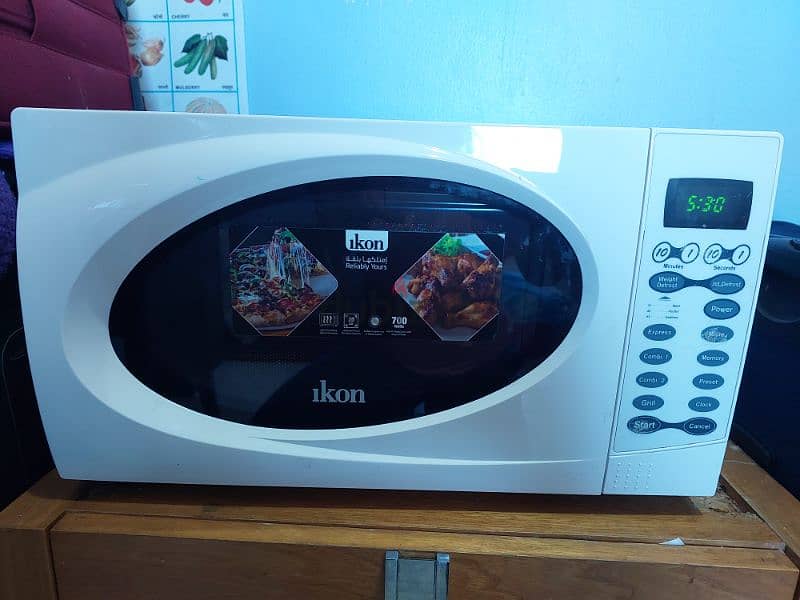 Ikon Microwave very good condition 3