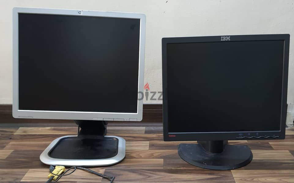 2 MONITORS FOR SALE HP & IBM 0