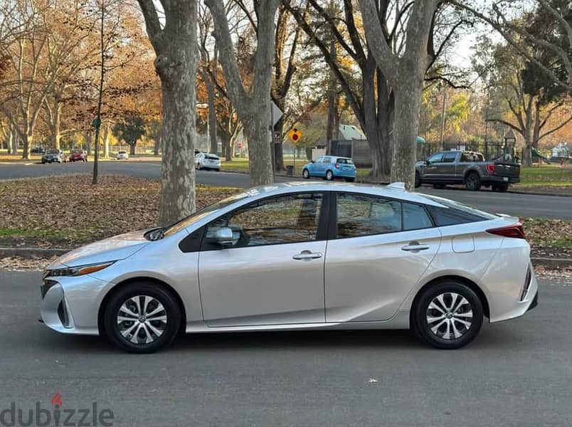 Toyota Prius 2022 XLE Hatchback 4D 8