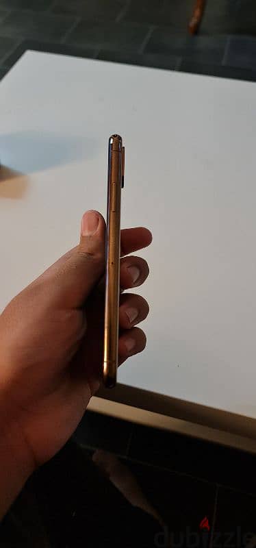 I phone xs gold 4