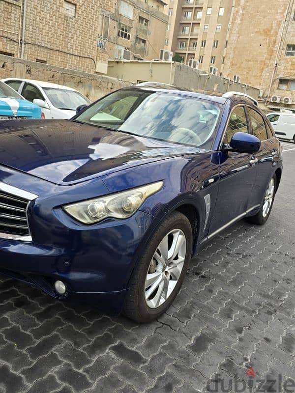 Infiniti FX35 Model  2012 7