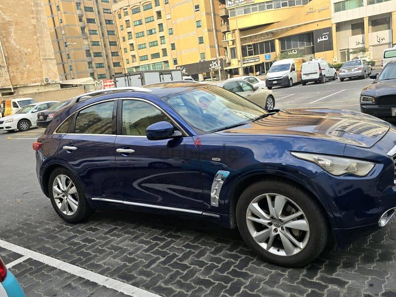 Infiniti FX35 Model  2012 8