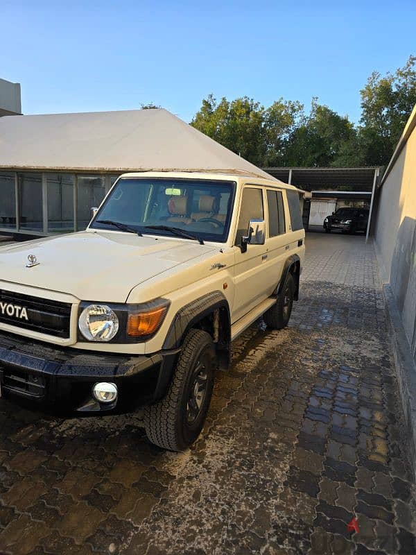 Toyota Land Cruiser 76 2022 4