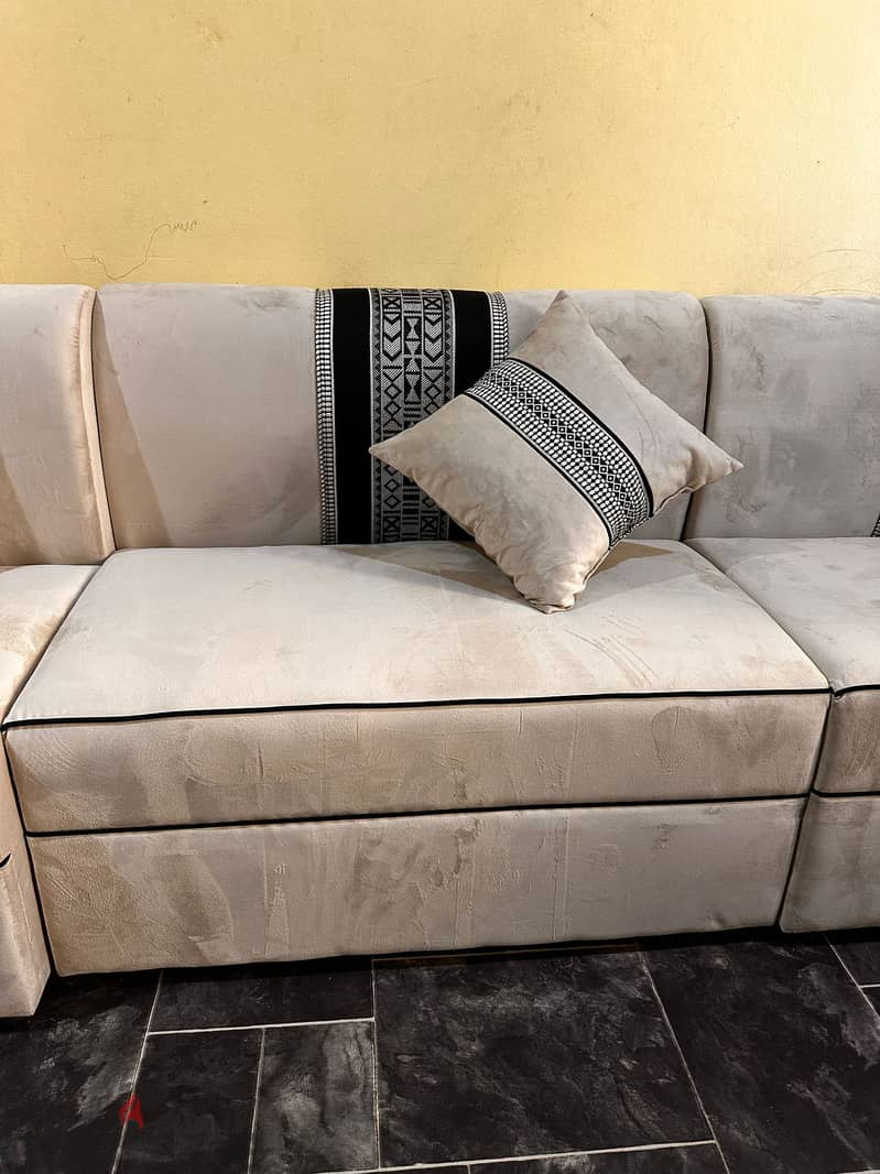 2 Seater Sofa (with Pillow) 0