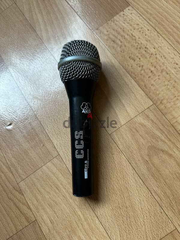 AKG microphone D77S 1