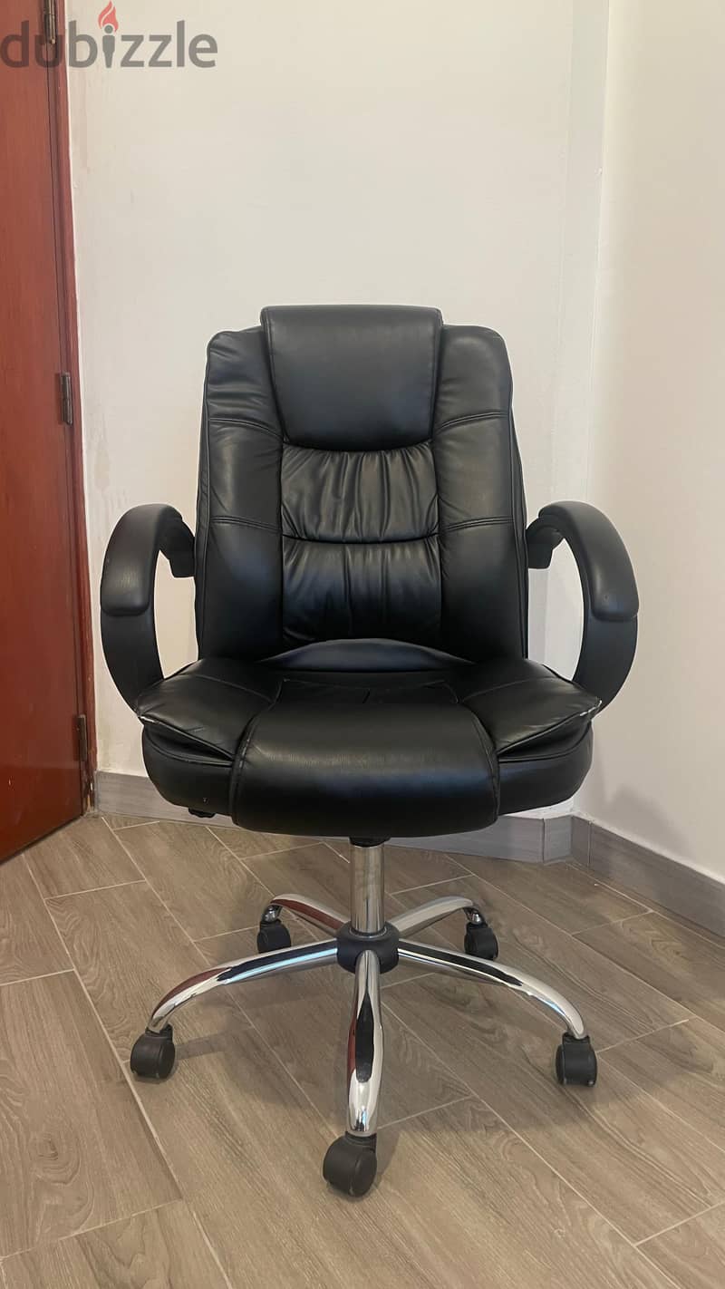 Comfortable Faux Leather Chair for home and office كرسي مريح من الجلد 3