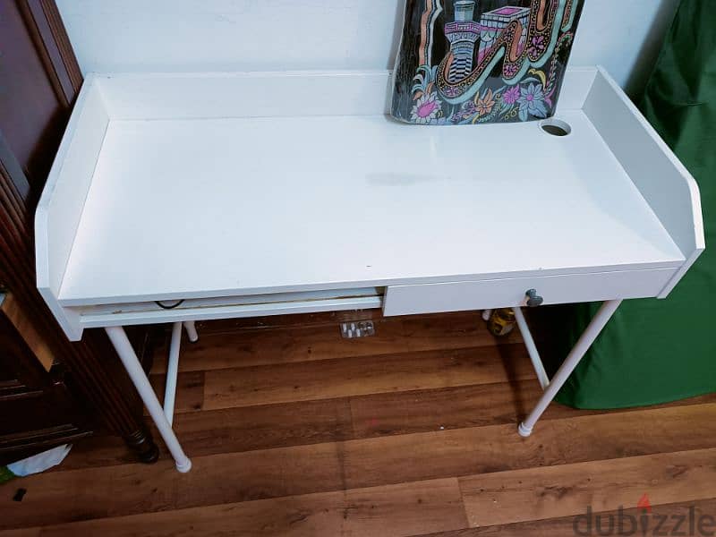 Ikea study table and books shelf in new condition 4