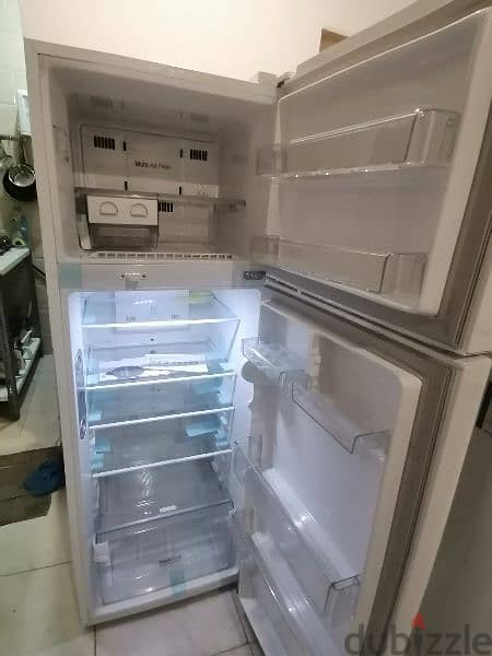 LG double door fridge very good condition for sale in mangaf block 4. 1