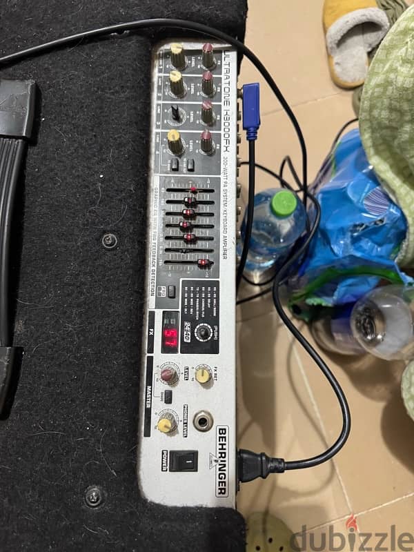 BEHRINGER K3000 FX AMP 300watts 3