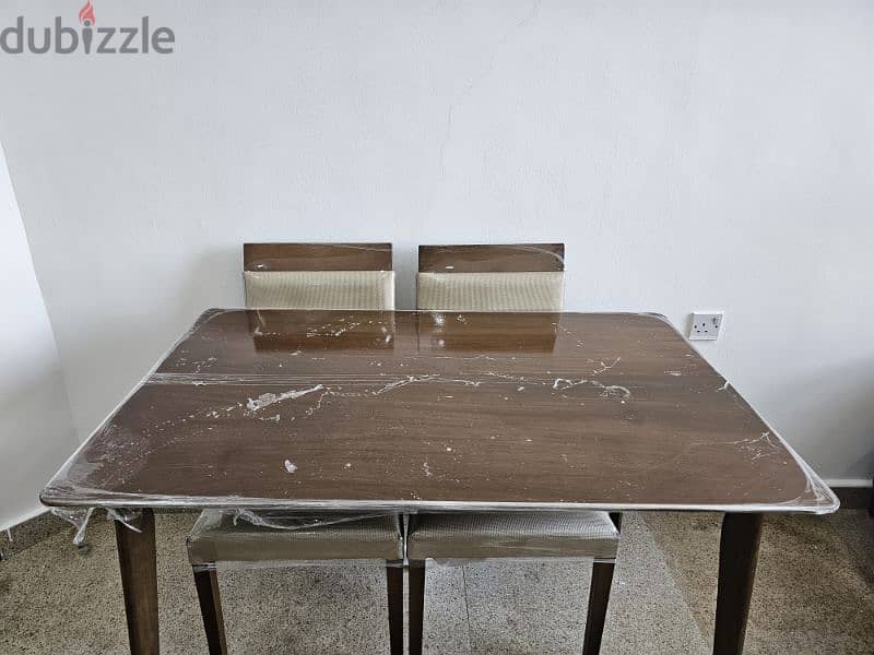 Dining Table 0