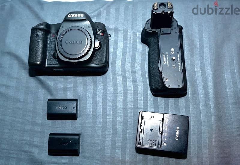 canon 5dSr with battery grip 1