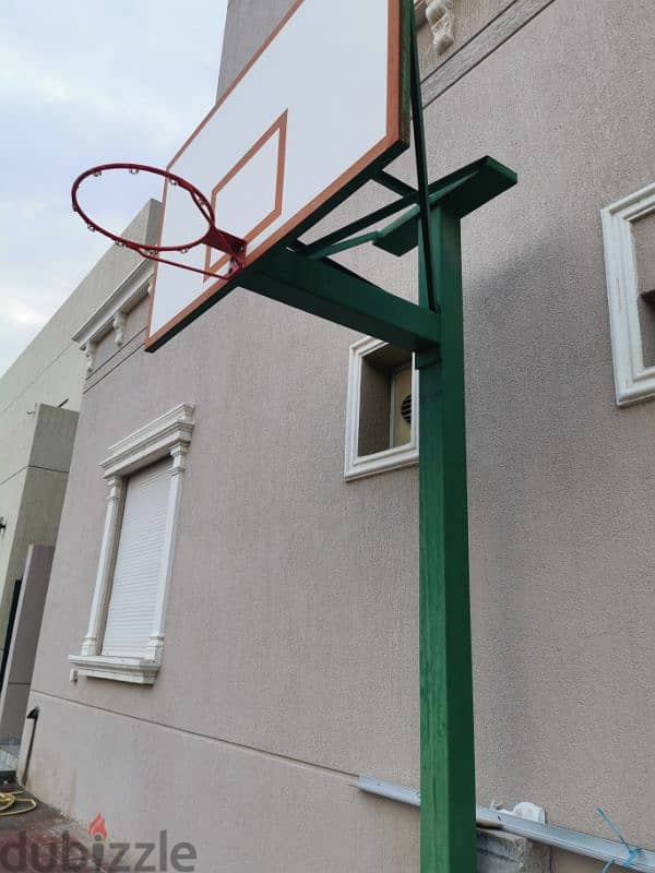 basketball  stand 0