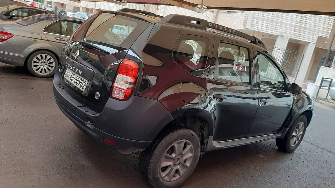 Renault Duster 2016 family used suv for sale in salmiya (100 K) 9