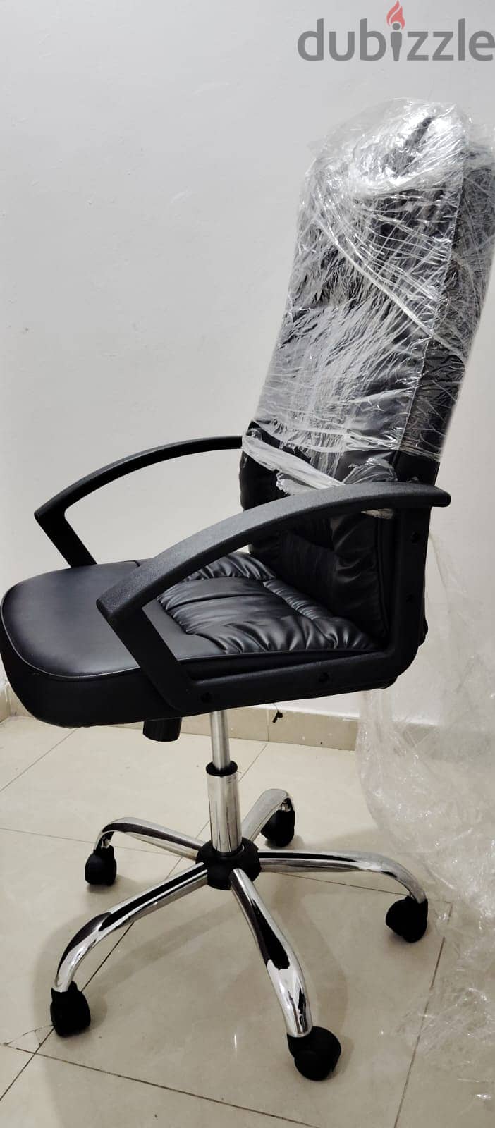 Comfortable Faux Leather Chair for home and office كرسي مريح من الجلد 4