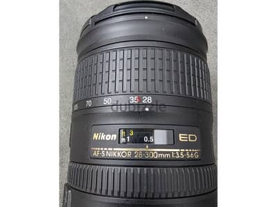 Nikon Lens 28-300mm f/3.5-5.6 VR