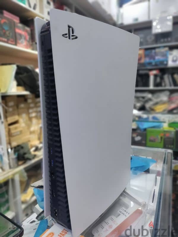 PS5 660 gb with 1 controller like new condition 5