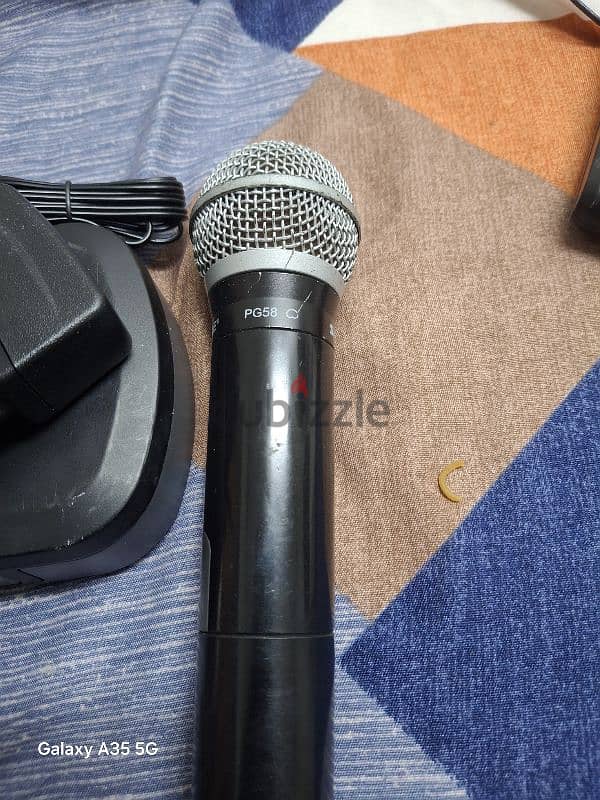 shure pg58 wireless microphone . 3