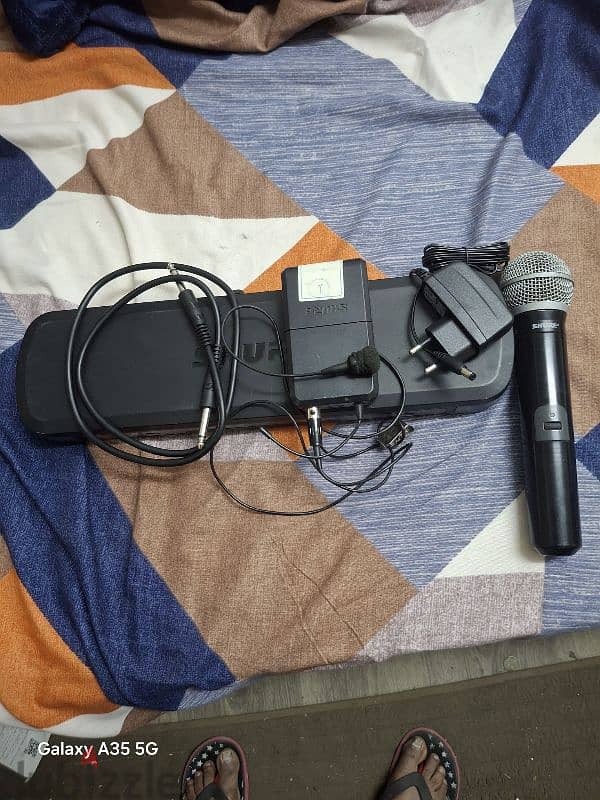 shure pg58 wireless microphone . 4