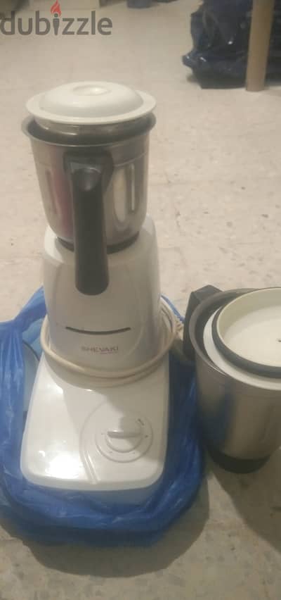 Mixer grinder and cooking vessel 2 small and 1 larger